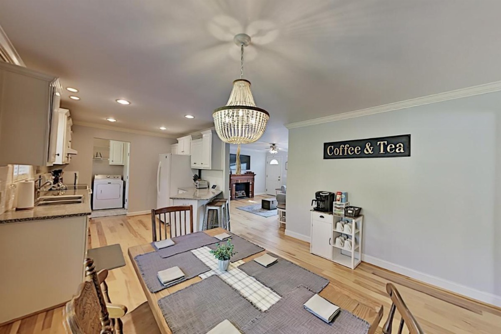 Secluded Escape Near Downtown & Biltmore Fun home