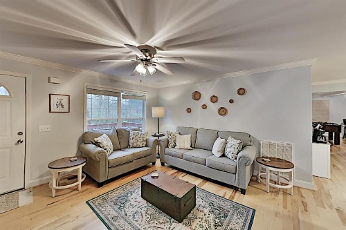 Secluded Escape Near Downtown & Biltmore Fun home image 8