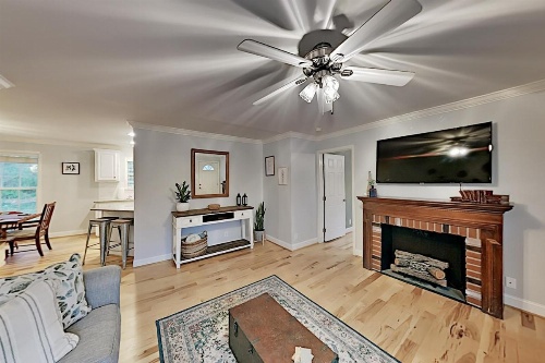 Secluded Escape Near Downtown & Biltmore Fun home image 9